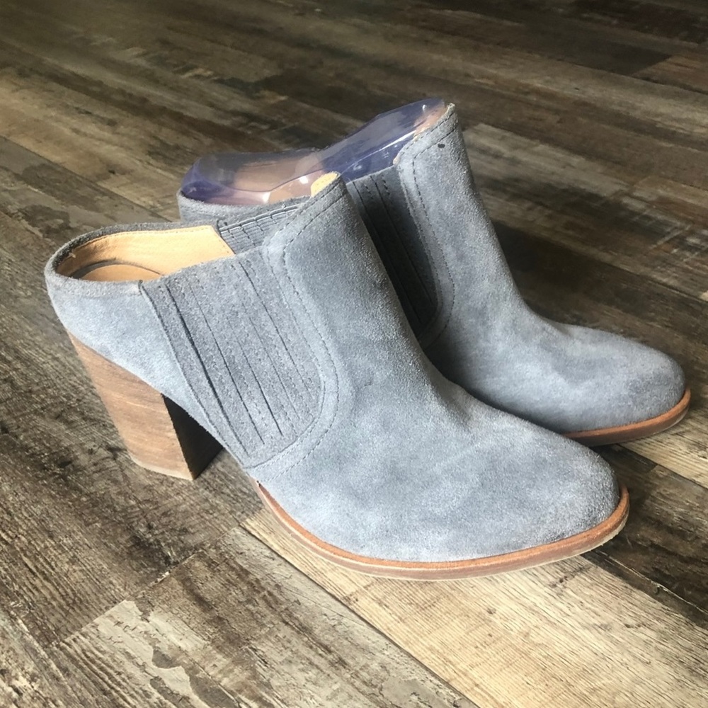 Steve Madden Mules w/ heal